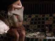 Отпрыск загипнотизировал мать и принудил ее обнажиться