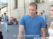 CZECH COUPLES Молодая пара берет деньги за публичной секс.HD