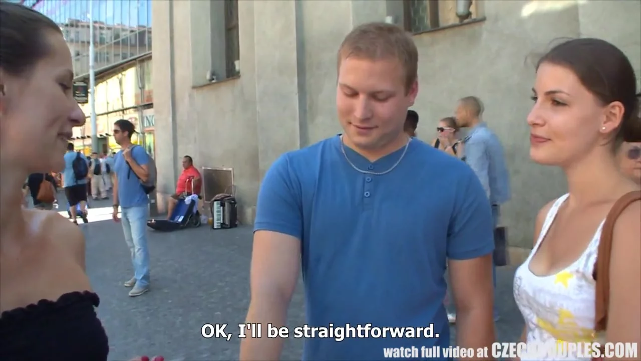 CZECH COUPLES Молодая пара берет деньги за публичной секс.HD