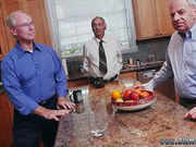 Грудастая блондинка подросток трахается с двумя старыми дедами