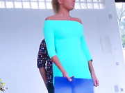 Удивительную русскую барби трахнули, когда она пытается продать дом