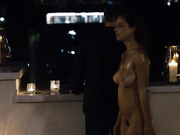 Голая Валерия Билелло - Sense8 (2017) s2e4 выходит из ванной