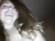 Сдвинула трусики и присела