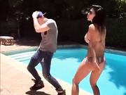 Nicole Scherzinger  бассейн тресет булками