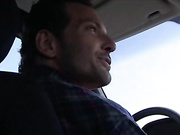 Охрана на границе воспользовалась своим положением увидев стройную нелегалку.