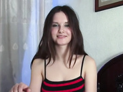 Грудаста брюнетка краси трахается в усі свої дірки