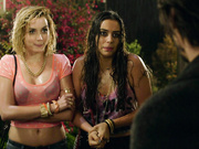 Голые секс сцены из Knock Knock (2015)