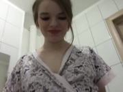 Горячее видео с Дариной в ванной. (Частное русское видео.)