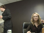 Очаровательная девочка-секретарша соблазнила молодого начальника