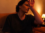 Mandy Flores мягко сосет член своего отпрыска и рассчитывать съесть часть его спермы