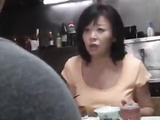 Папин член не работает, японская мама смотрит на письку сына