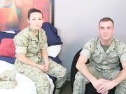 2 солдата и они обмениваются