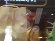 Регина Тодоренко c кавалером открыто целуются в забегаловке