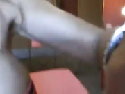 Зрелая тетя с красивой фигурой обучает молодого ботана тонкостям секса