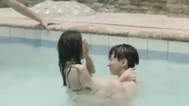 Бассейн порно Бассейн порно
