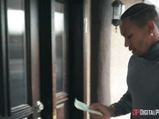 Развратная жена Abella Danger надев повязку на глаза и не поняла что ее ебет черный сосед