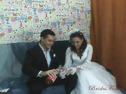 Русская пара из под венца и тут же шампанское и ебля.