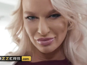 Нарываясь на еблю в сочную задницу, стройная милфа намазалась маслом