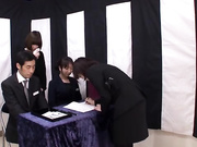 Японская ебля на похоронах