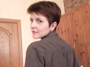 Любительская домохозяйка трахается в задницу с молодым любовником