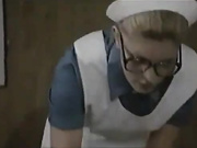 Зрелая женщина обольщает молодого студентика