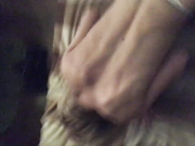 кричит когда трахает раком