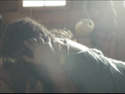 Топлесс от актрис Laetitia Casta, Noée Abita в  Une Ile (2019)