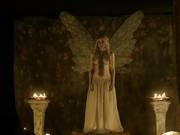 Блондинка Alicia Agneson топлесс из сериала Викинги