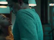 Арина Постникова раздевается перед мужиком в дождливую погоду