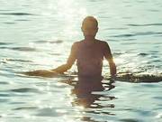 Дикари голая актриса входит из моря