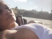 JLO снимает на телефон себя в белом купальнике