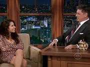 Крейг Фергюсон берет интервью у Сары Шахи с шикарными ногами