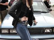 alexandradaddario За кулисами МЫ ВЗГЛЯДИМ ТЕМНО! завтра на AppleTV, вот мы тусуемся между дублями.