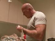 Старый блядун возбудился на спящию внучку и тут же ей вдул