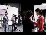 Три испанские телки предложили парню мацать их титьки