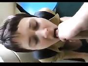 Кончил в рот своей девушке в туалете