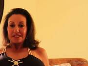 60-летняя Persia Monir дрочит член молодого жеребца