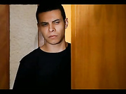 Он теряет свою головку с грудастой тетей