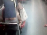 Пару заснЯли за сексом в метро