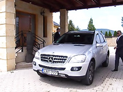 Изабеллу Кларк жучат с обеих сторон