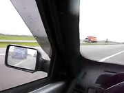 MULATA PAGANDO BOQUETE DENTRO DO CARRO