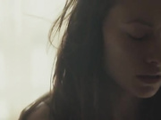 Голая Оливия Уайлд в фильме Луговая страна 2015