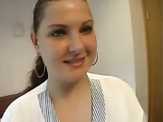 Засунул свой стояк меж натуральных больших дынь