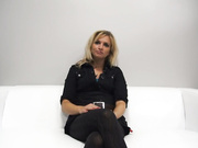 Европейский мамаша Соня 31 год на диване кастинга HD